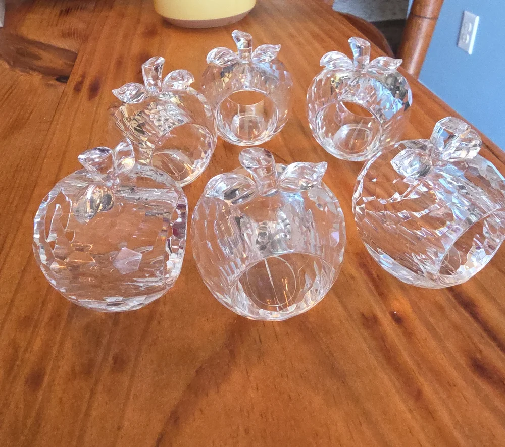 Set of 6 Clear Crystal Acrylic Apple Napkin Rings